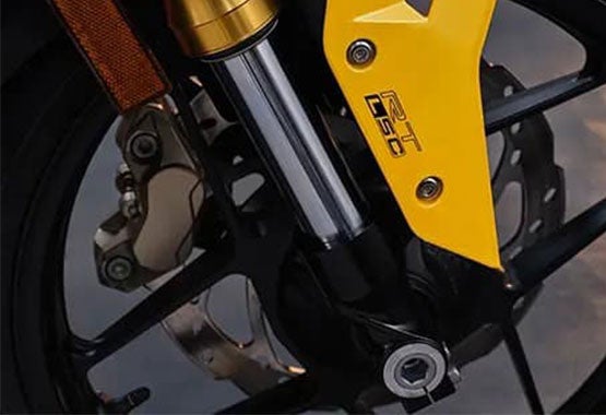 Apache_RTR_310_8-Spoke-Dual-colored-alloys